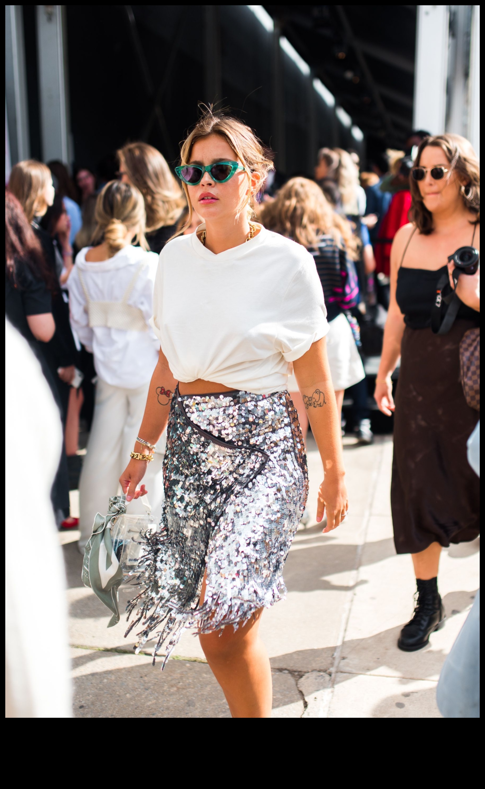 Sizzling Sunsets Συγκλονιστικά καλοκαιρινά ρούχα για να ζαλίσετε στην επόμενη βραδινή σας εκδήλωση 5 Sizzling Sunsets: Sensational Summer Outfits for Evening Glam