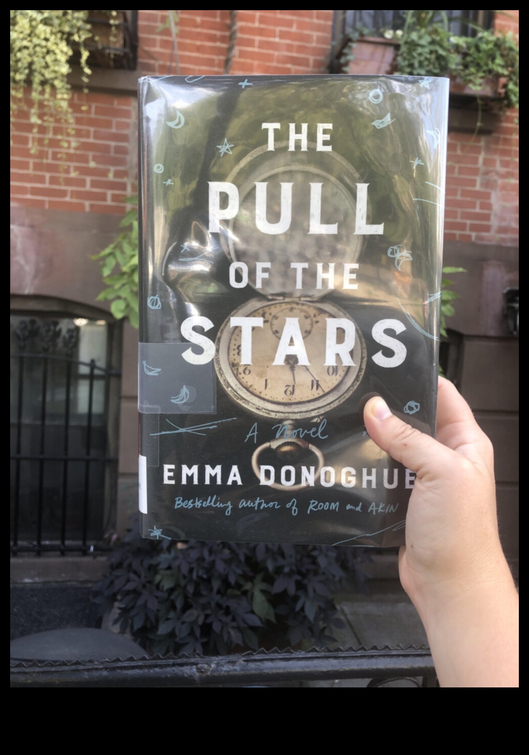 The Pull of the Stars Ένας οδηγός για την αστρική βαρύτητα 4 Stellar Gravities: The Dynamic Pull of Celestial Bodies