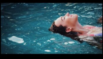 Ήρεμα ρεύματα: Πλοήγηση στα νερά της ζωής με τεχνικές χαλάρωσης