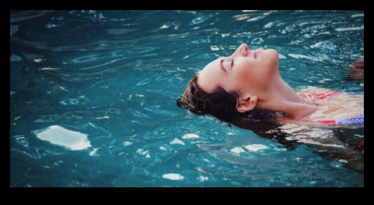 Ήρεμα ρεύματα: Πλοήγηση στα νερά της ζωής με τεχνικές χαλάρωσης