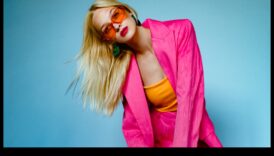 Ζωντανές δονήσεις Προσθέστε ένα έντονο χρώμα απότιση τιμής σε γκαρνταρόμπα σας με κομψό γεύση 4 Ζωντανά Vibes: Δώστε χρώμα στην γκαρνταρόμπα σας με κομψό στυλ