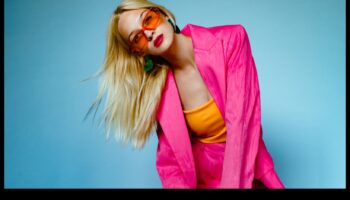 Ζωντανά Vibes: Δώστε χρώμα στην γκαρνταρόμπα σας με κομψό στυλ