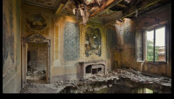 Ερείπια Ανανεωμένα: Ιστορικές Δομές σε Αποκατεστημένα Τοπία